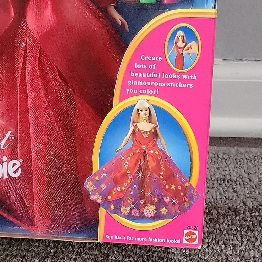 Very Velvet Barbie - Picture 2 of 7